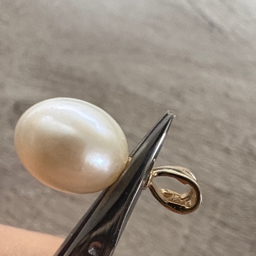 14K Gold Diamond and Pearl Pendant - Picture 3 of 5